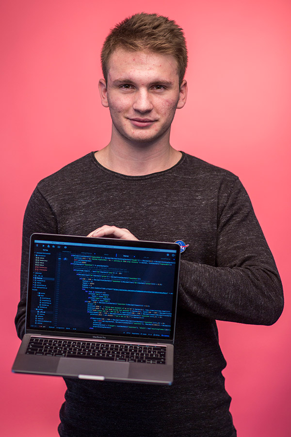 Dominik, Developer